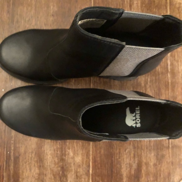 New Sorel boots.  Black with a gray strip.  Size 7.5. - Picture 3 of 4